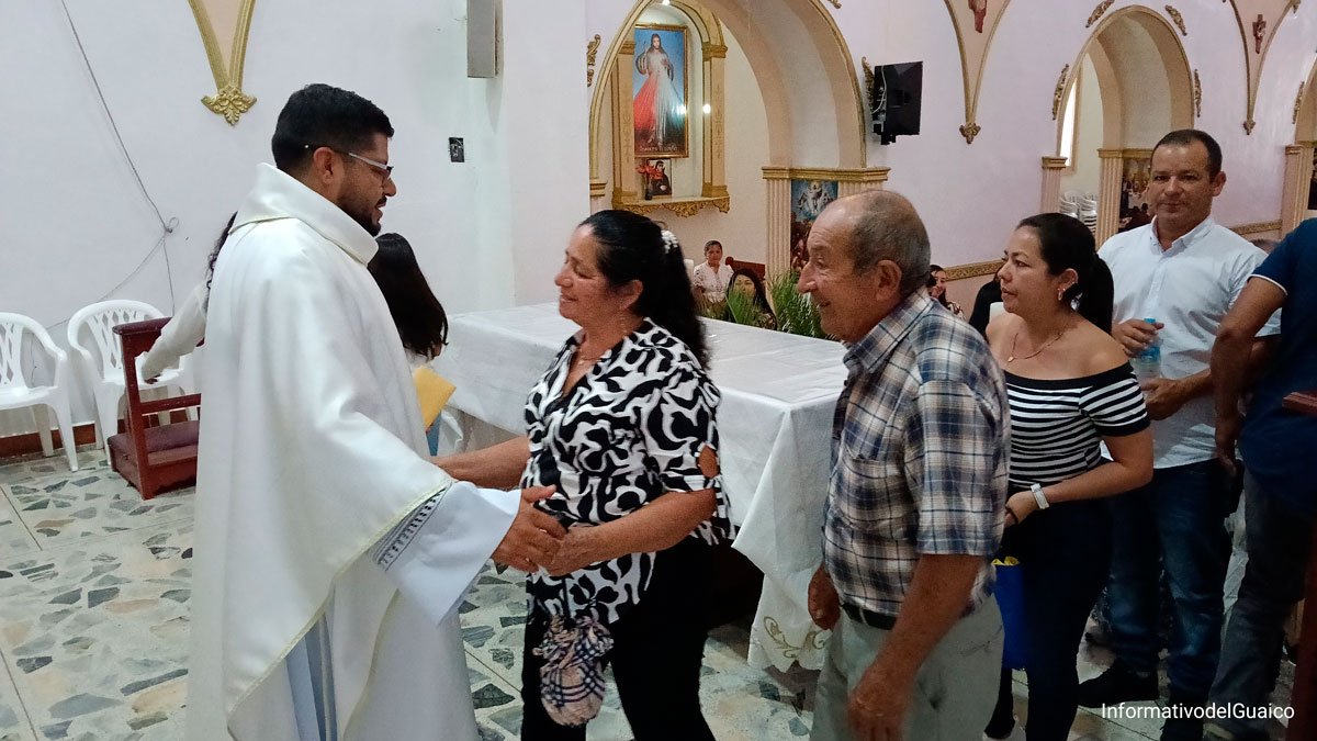 El presbítero Alveiro Bastidas Martínez celebra su primera eucaristía en el templo del Sacratísimo Corazón de Jesús de El Ingenio, Sandoná