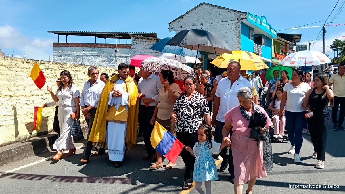 El presbítero Alveiro Bastidas Martínez celebra su primera eucaristía en el templo del Sacratísimo Corazón de Jesús de El Ingenio, Sandoná