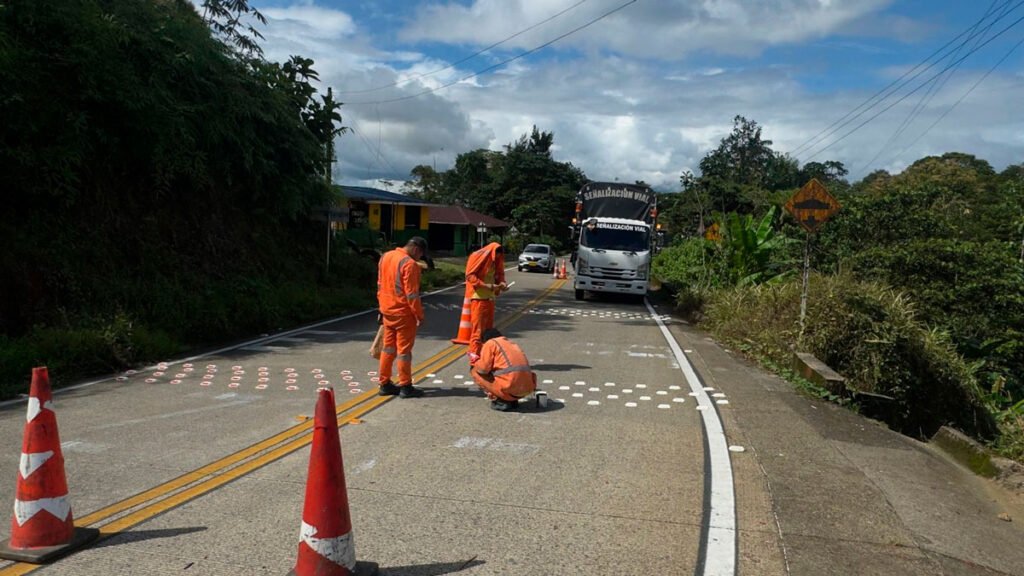 Señalización de la vía Junín - Barbacoas