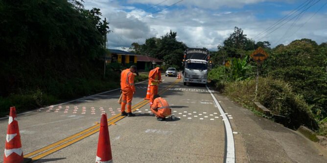 Señalización de la vía Junín - Barbacoas
