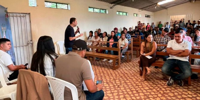 Socialización proyecto de construcción de cubierta del polideportivo de Santa Rosa Centro