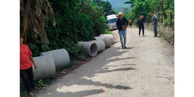 Tubos para reconstrucción de alcantarilla en Roma, en la vía Sandoná - Ancuya