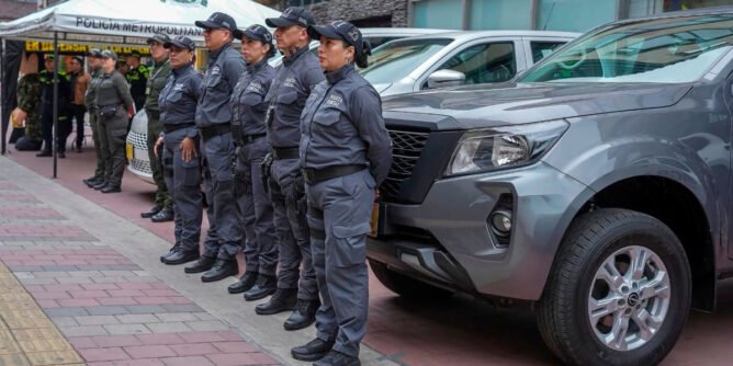 Dotación de vehículos y equipos a la Fuerza Pública