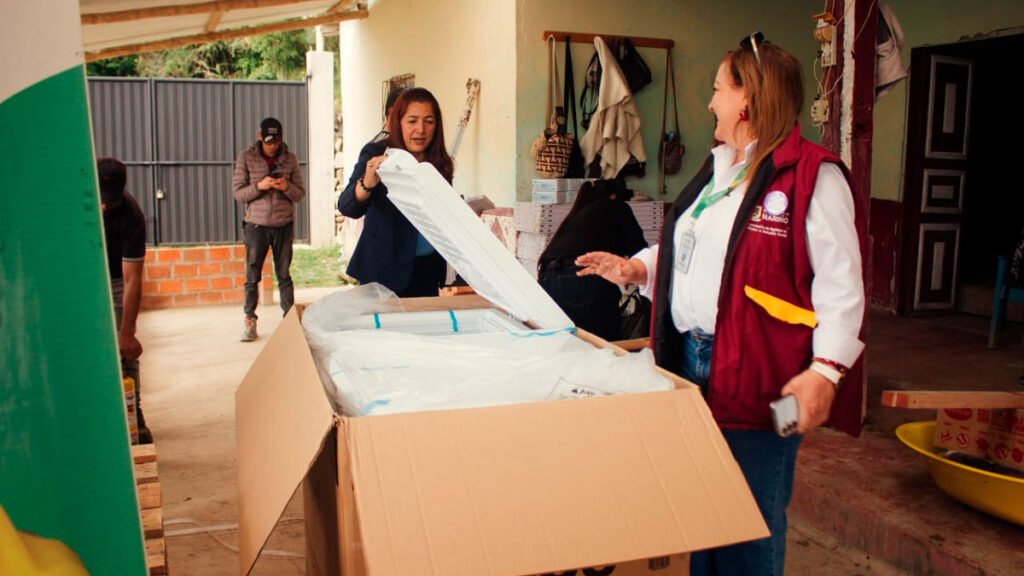 Entregan insumos a mujeres emprendedoras