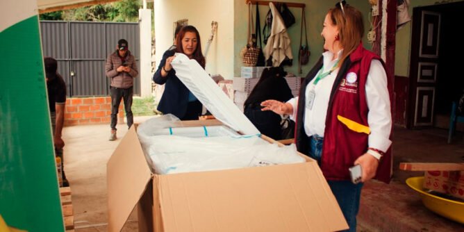 Entregan insumos a mujeres emprendedoras
