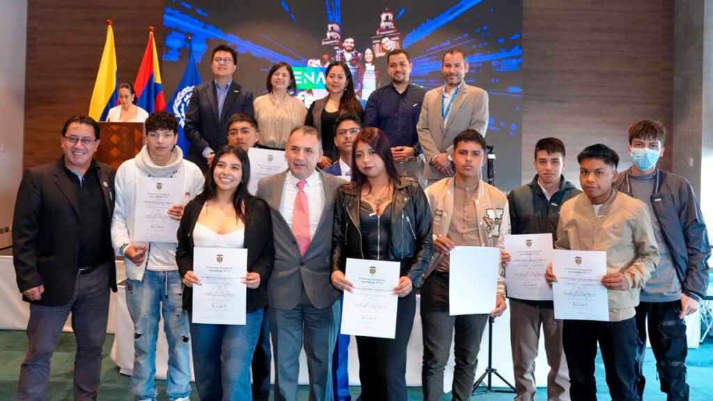 Jóvenes graduados en Senatic