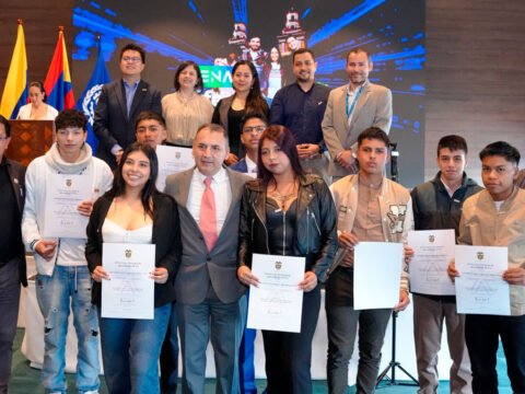 Jóvenes graduados en Senatic
