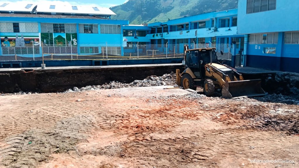 Demolición vieja piscina deL Santo Tomás de Aquino de Sandoná