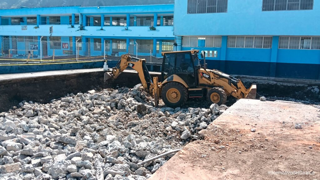 Demolición vieja piscina deL Santo Tomás de Aquino de Sandoná