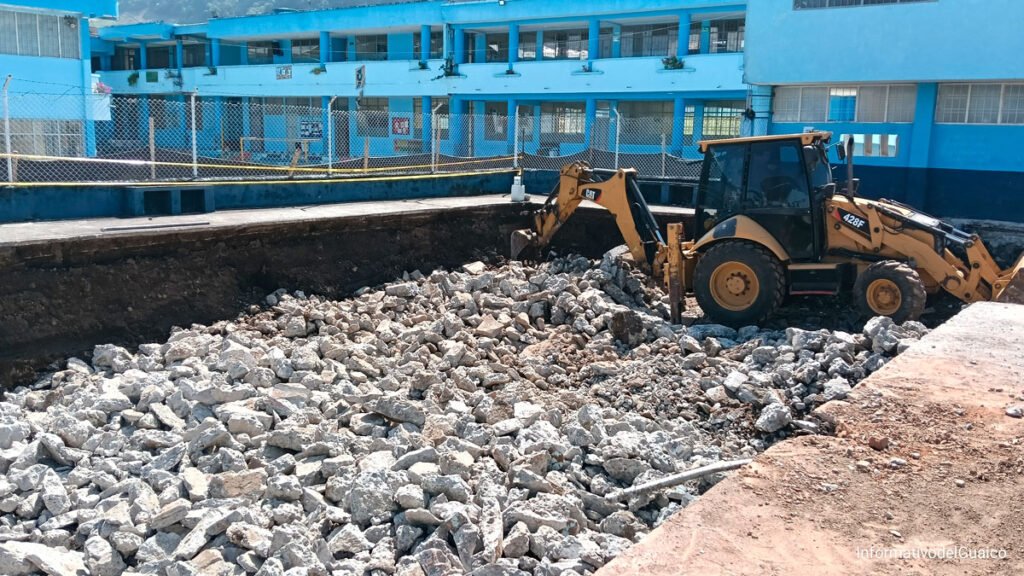 Demolición vieja piscina deL Santo Tomás de Aquino de Sandoná