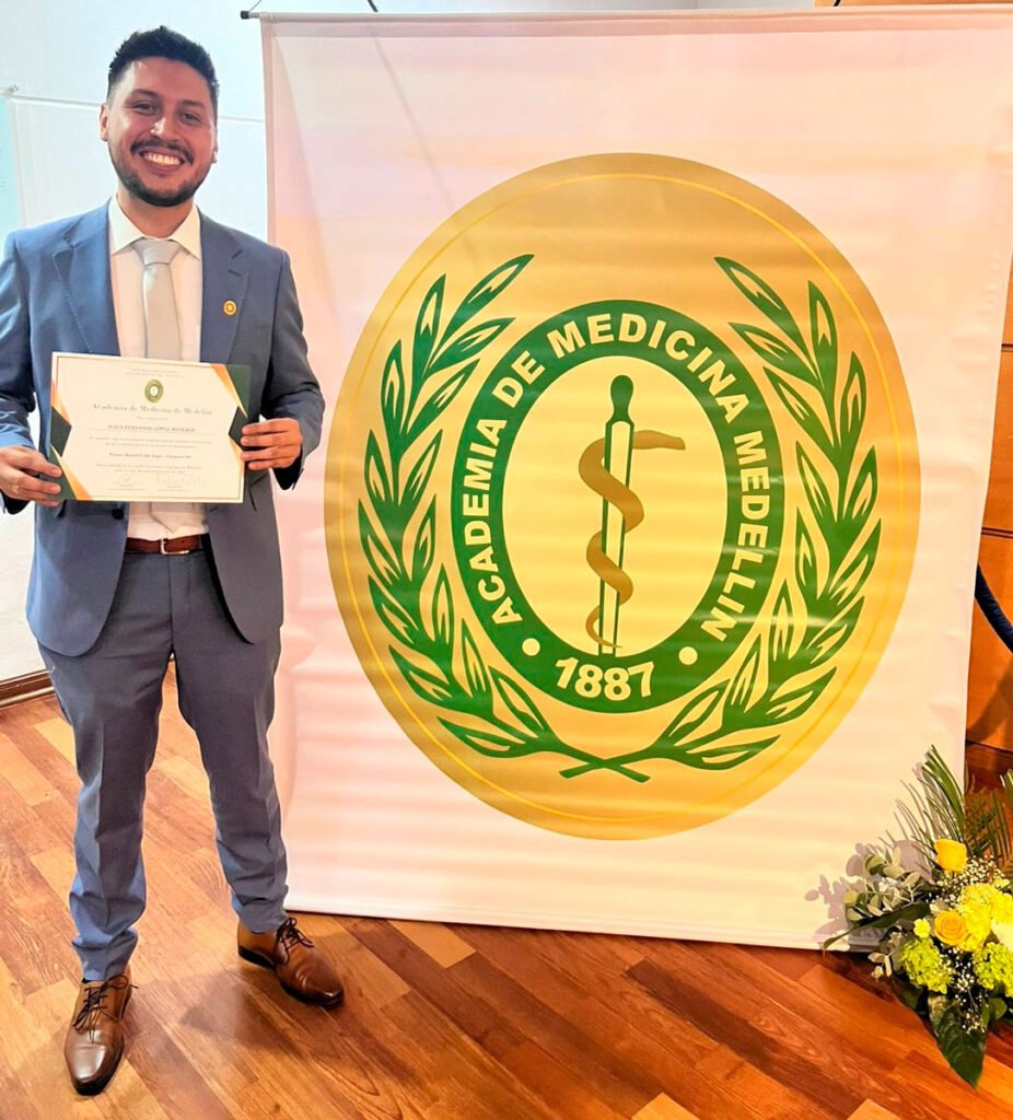 Premio al médico ancuyano Jesús López Andrade