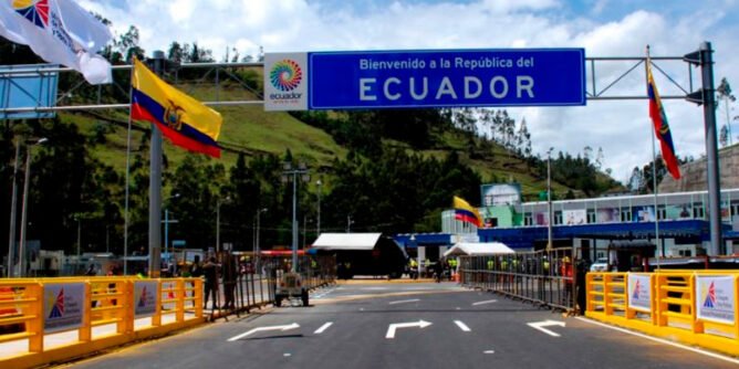 Puente internacional de Rumichaca entre Colombia y Ecuador
