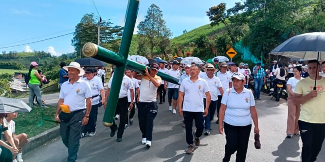Víacrucis en Sandoná
