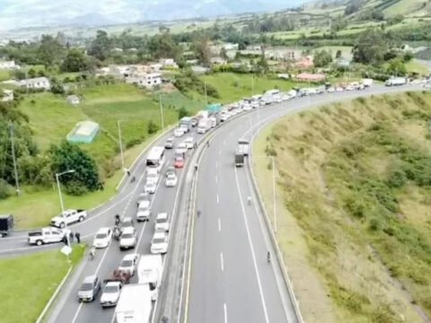 Bloqueda la vía Panamericana en Yacuanquer