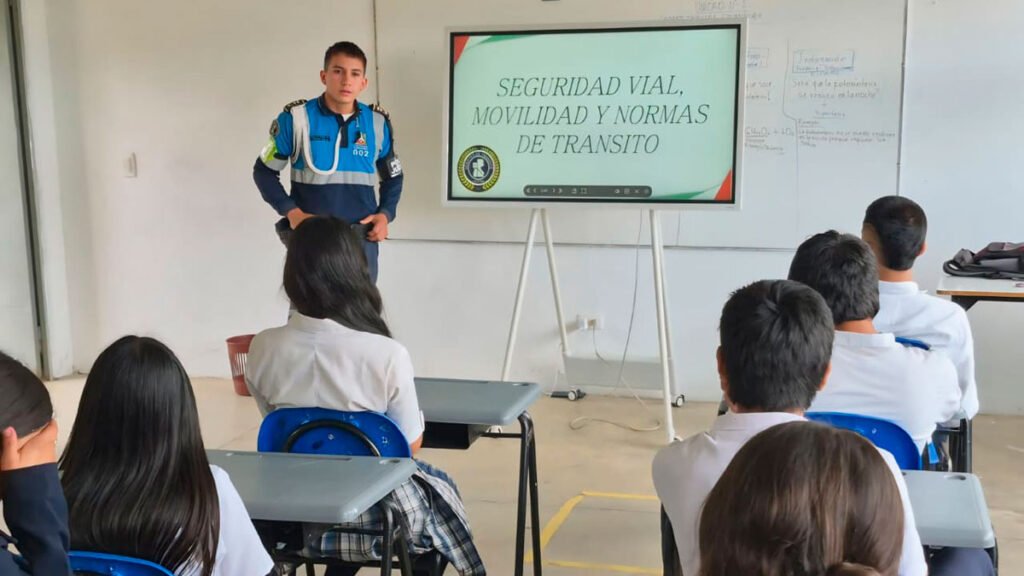 Capacitación a estudiantes de Sandoná en normas de tránsito