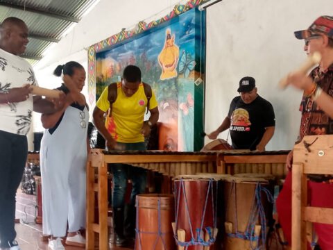 Entregan instrumentos musicales para preservar la música del pacífico nariñense