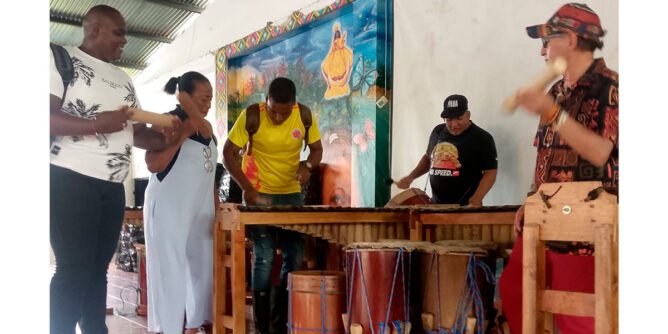 Entregan instrumentos musicales para preservar la música del pacífico nariñense