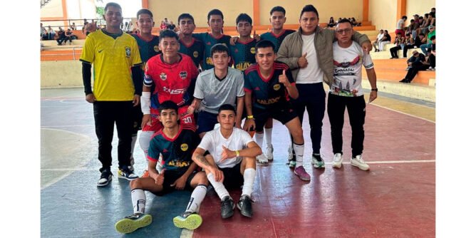 Equipo de micro sub 18 de Sandoná en el campeonato departamental en Consacá