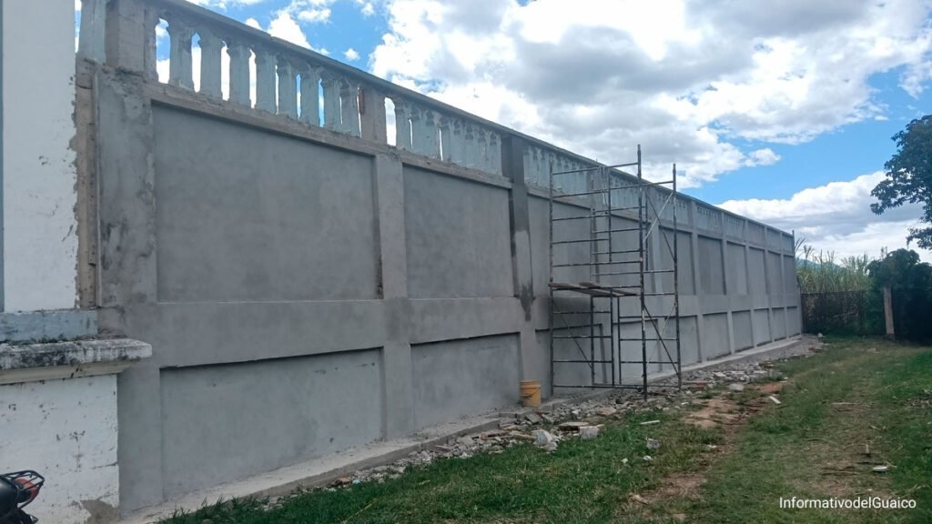 Fachada del cementerio parroquial de Sandoná