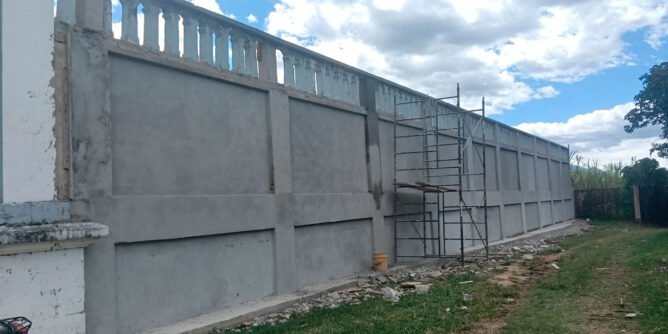 Fachada del cementerio parroquial de Sandoná