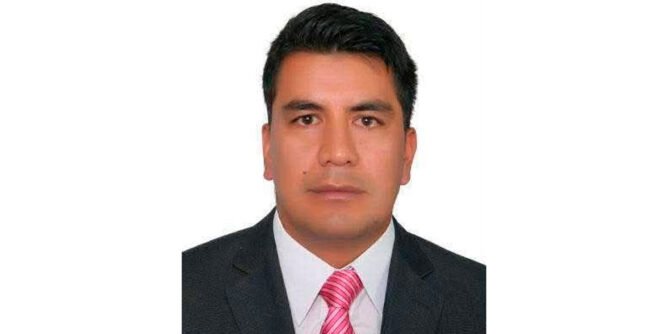 Periodista Carlos Mora