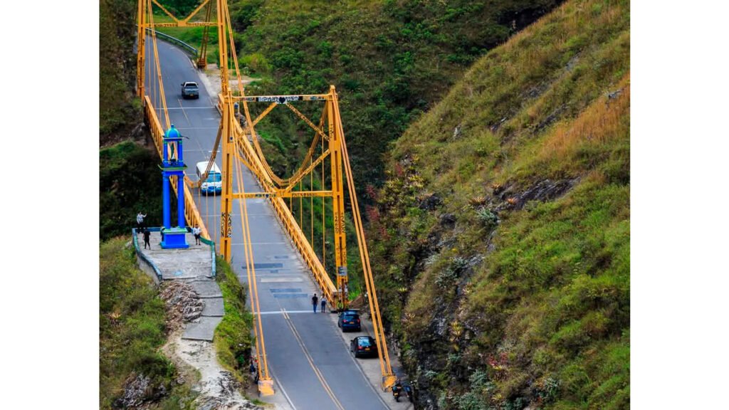 Puente colgante sobre el río Juanambú