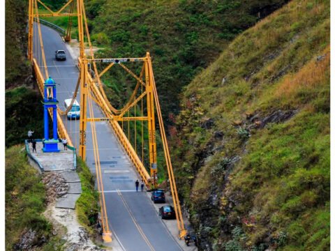 Puente colgante sobre el río Juanambú