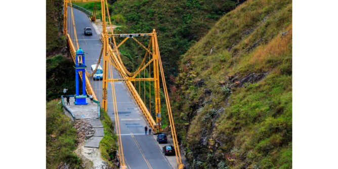Puente colgante sobre el río Juanambú