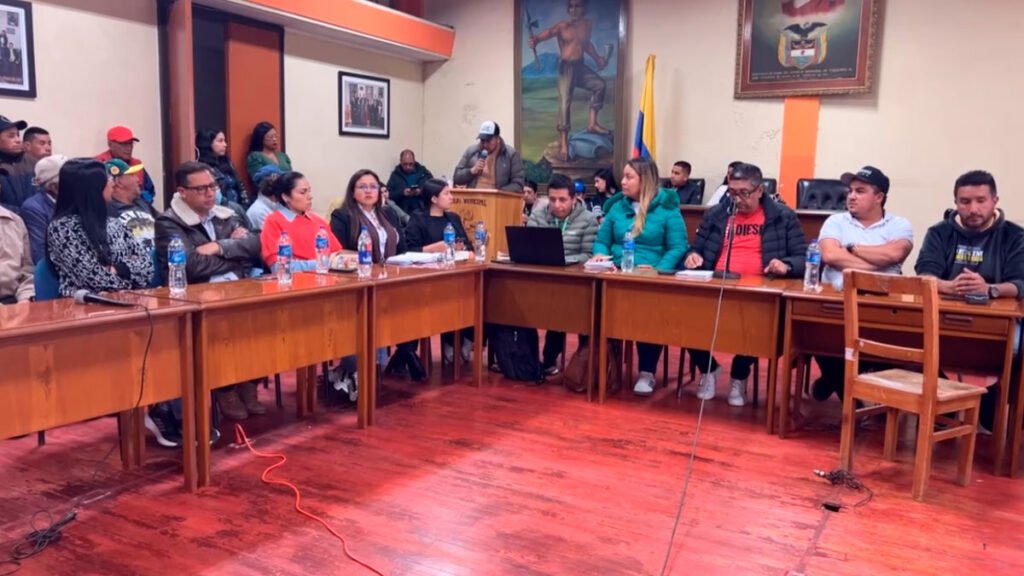 Reunión ganadores, alcaldes y funcionarios en el Concejo de Túquerres