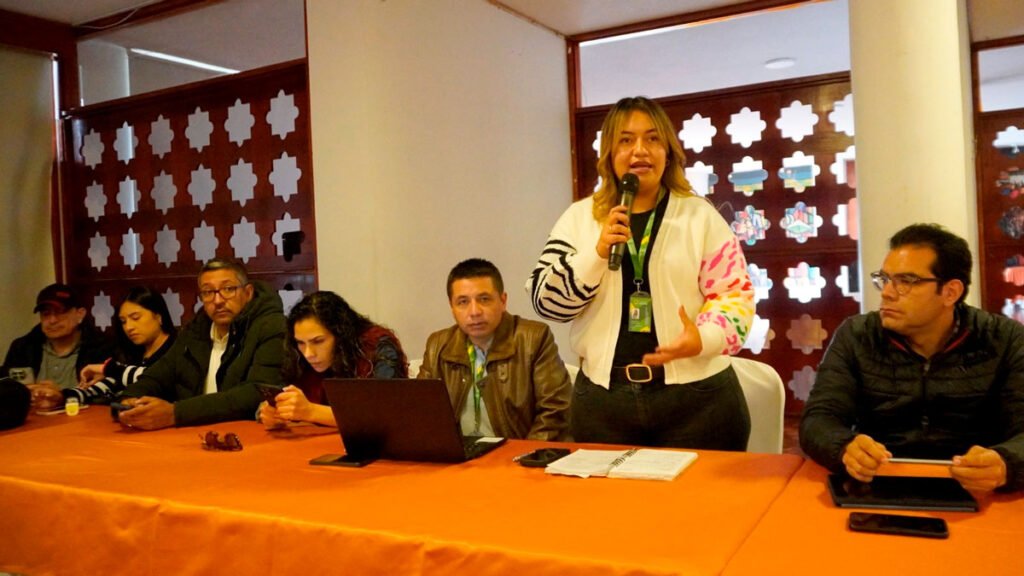 Secretaria de agricultura con alcaldes de municipios ganaderos