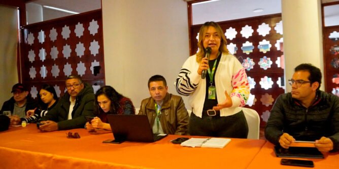 Secretaria de agricultura con alcaldes de municipios ganaderos