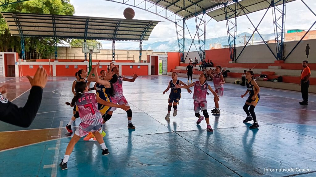 Torneo clasificatorio de baloncesto en Sandoná