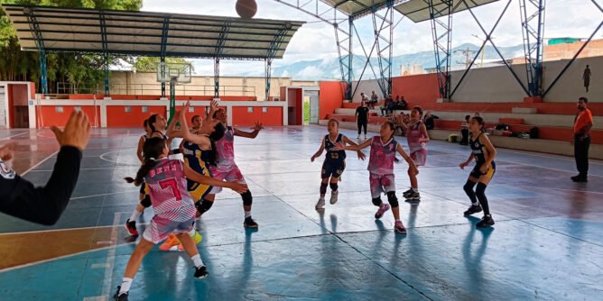 Torneo clasificatorio de baloncesto en Sandoná