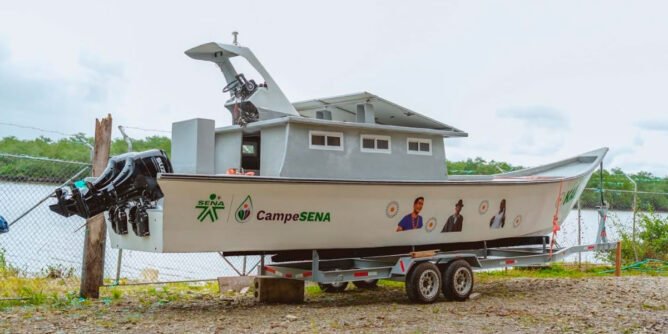 Entregan embarcación a Sena Tumaco