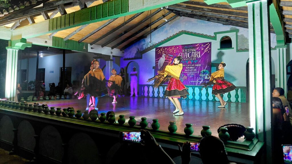 Grupo de danzas de Yacuanquer