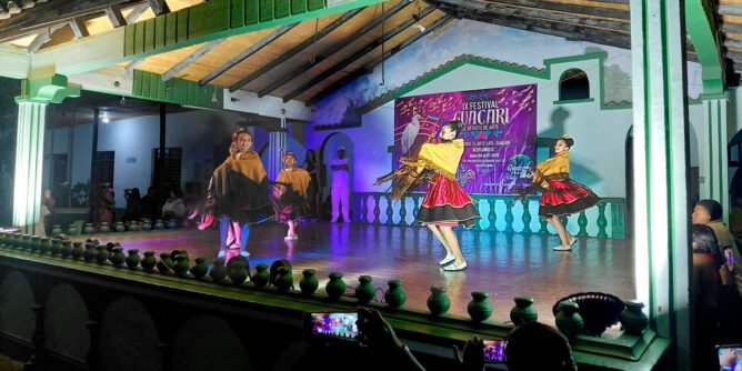 Grupo de danzas de Yacuanquer