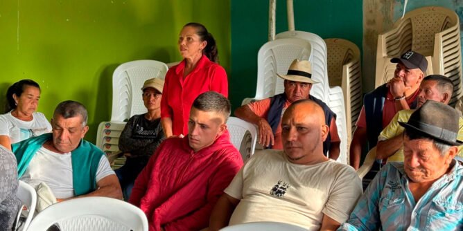 Socialización de la placa huella en Bolívar