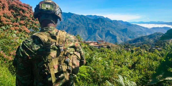 Soldado en las montañas de Los Andes, Nariño