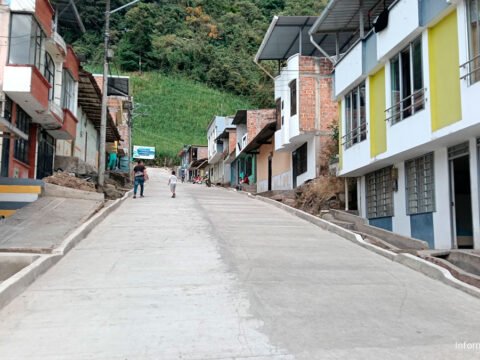Calle 4 entre carreras 1 y 2