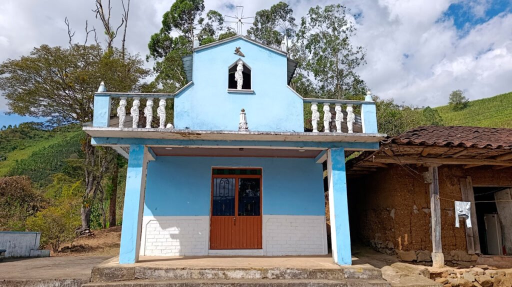 Capilla de Nuestra Señora de Las Lajas de El Salto