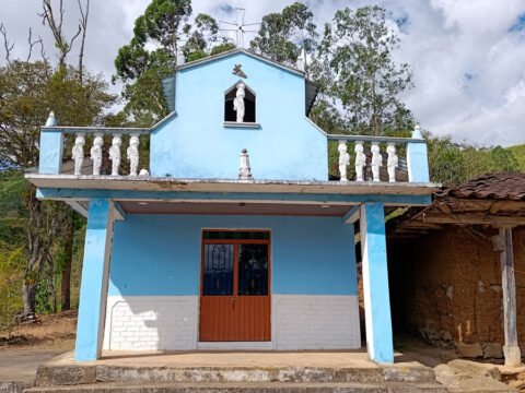 Comunidad de El Salto impulsa jornada para mejorar la capilla de Nuestra Señora de Las Lajas en Sandoná Capilla de Nuestra Señora de Las Lajas de El Salto