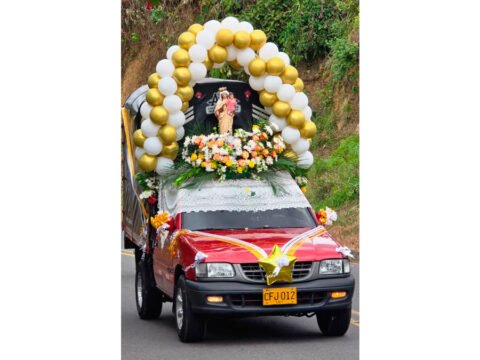 Carroza con la imagen de la Virgen del Carmen