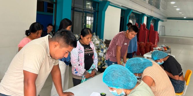 Entrega de canastas alimentarias