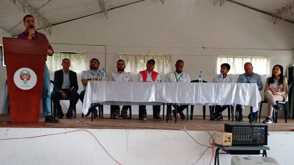 Entrega de páneles solares al colegio de El Ingenio