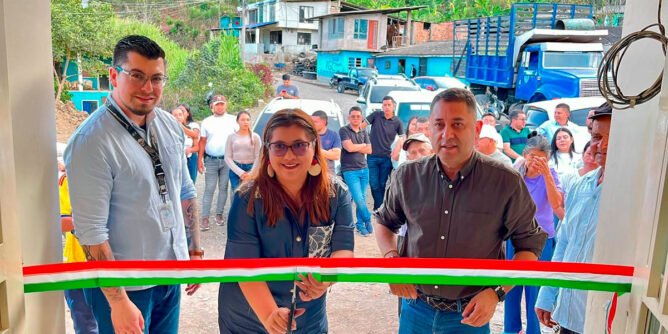 Entrega puesto de salud de El Vergel remodelado