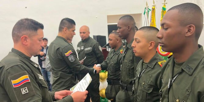 Grados de auxiliares de Policía