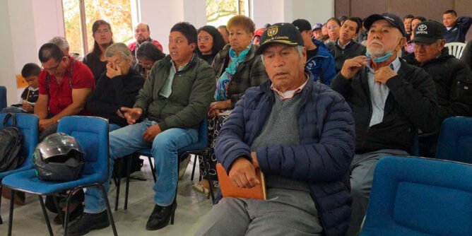Reunión de líderes comunitarios en Corponariño