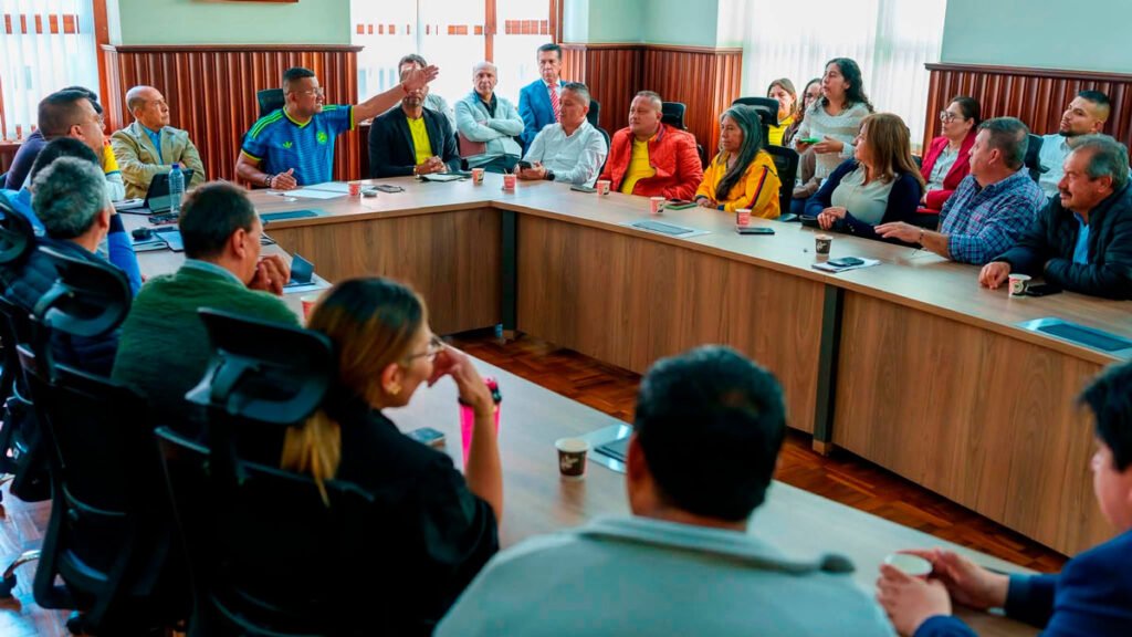 Reunión para tratar el tema del precio de combustibles