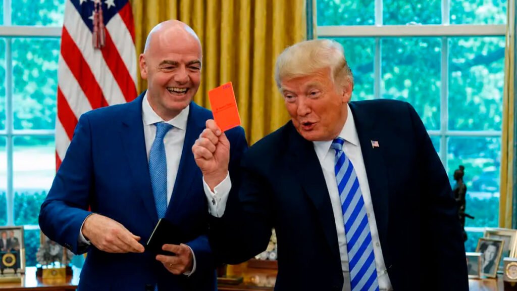 Trump saca la tarjeta roja ante Infantino