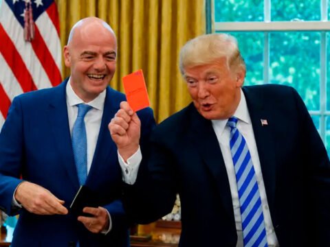 Trump saca la tarjeta roja ante Infantino